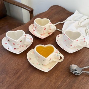 Taza de Cerámica en Forma de Corazón de 220 ml con Logotipo Personalizable, Diseño Clásico, Taza para Café y Agua, Regalo Romántico para el Día de San Valentín - Product Image 1