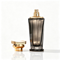 Nouveau flacon de parfum en verre coloré semi-translucide à découpe géométrique unique de 100 ml avec bouchon doré, logo personnalisé et boîte cadeau