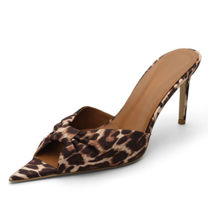 Mules à talons hauts et fins pour femme, en satin, avec nœud, motif léopard, pour l'été, la fête et l'extérieur, coupe large, taille 45 - Product Image 1