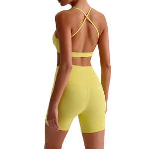 Ensemble de sport 2 pièces pour femme : Legging court taille haute couleur unie et brassière de sport dos croisé pour gym et yoga - Product Image 1