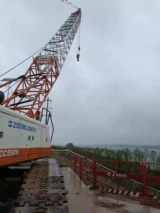 Grúa sobre orugas usada Zoomlion 55T, modelo 2015, motor principal Shanghai Yard, recién llegada - Product Image 3