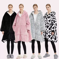 Couverture portable matelassée à motif de dessin animé moderne, pyjama à capuche, cardigan à fermeture éclair, 100% polyester respirant, personnalisable, décontracté, pour la maison