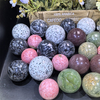 Sphère de rubis naturel poli, coquille de jaspe kiwi, pierre de préhnite, zoïsite, boule de cristal de quartz fraise pour la décoration intérieure