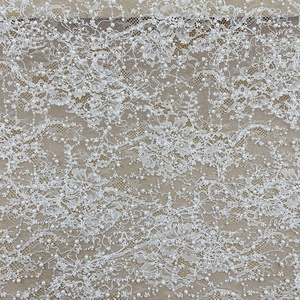Haute qualité brodé perle dentelle tissu perle Tube broderie Tulle maille tissu grand pétale broderie tissu pour robe de mariée - Product Image 1