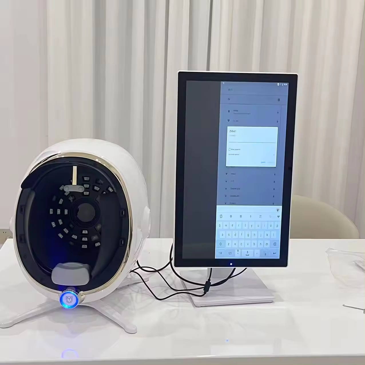 Coussin blanc de 21,5 pouces