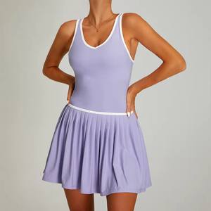 Robe de padel personnalisée avec logo, col en V sexy, séchage rapide, respirante, extensible dans quatre directions, jupe plissée, short séparé, couleur unie contrastante - Product Image 4