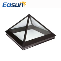 Système de ventilation automatique de toit moderne avec puits de lumière en verre à persiennes pyramidales, éclairage naturel et contrôle des insectes en alliage d'aluminium