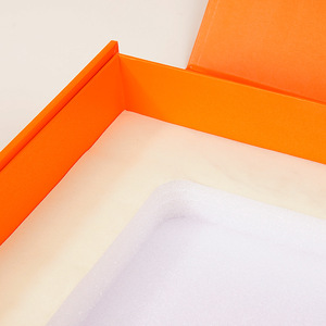 Caja de regalo personalizada Cheng Cai con tapa abatible estilo libro magnético con inserto de espuma para embalaje de recuerdos - Product Image 3