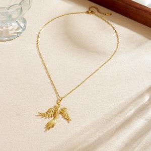 Collar con Colgante <span class=keywords><strong>de</strong></span> Pájaro en Vuelo <span class=keywords><strong>de</strong></span> Acero Inoxidable, Chapado en Oro <span class=keywords><strong>de</strong></span> 18K, Textura Escultural <span class=keywords><strong>de</strong></span> Pluma <span class=keywords><strong>de</strong></span> Paloma <span class=keywords><strong>de</strong></span> la Paz, Joyería Antideslustre, Regalo - Product Image 4