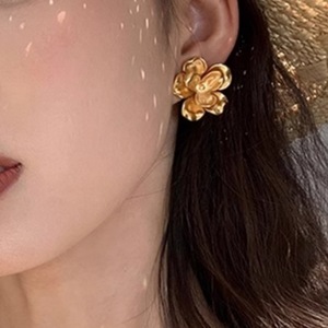 Boucles d'oreilles clous fleur plaqué or pour femme, bijoux vintage tendance, cadeau fabriqué en Chine 2024 JX005 - Product Image 3