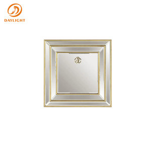 Miroir mural hexagonal moderne de luxe avec cadre superposé et emblème métallique en relief, miroir décoratif de style Art Déco pour villa - Product Image 4