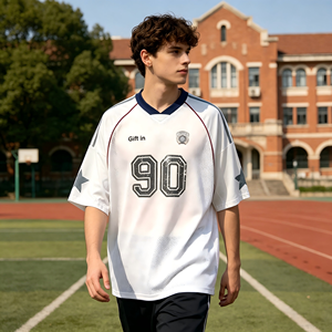 Maillot de football personnalisé en gros ODM, 220g, maille respirante, impression de numéro vieillie, col en V, style streetwear décontracté pour hommes et femmes - Product Image 2