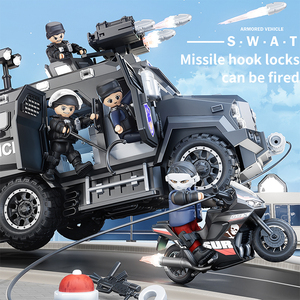 รถของเล่นตำรวจ SWAT พลาสติกราคาถูก แบบกำหนดเอง ดีไซน์เท่ห์ สำหรับเด็ก พร้อมไฟ LED เปิดประตูได้ รถของเล่นแบบหล่อขึ้นรูปเลื่อนได้ สำหรับเด็กผู้ชายอายุ 10 ปี - Product Image 3