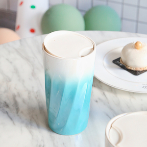 Minion glaçure <span class=keywords><strong>de</strong></span> couleur <span class=keywords><strong>de</strong></span> style nordique bon marché tasses à café <span class=keywords><strong>de</strong></span> voyage personnalisées en porcelaine <span class=keywords><strong>de</strong></span> Noël en plein air avec couvercles - Product Image 3