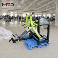 Máquina de Press de Pecho Inclinado con Carga de Discos de Acero y Características de Seguridad para Entrenamiento de Fuerza de Pectorales y Hombros en Gimnasios y Clubes de Fitness