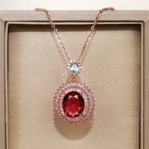 Elegante Collana con Ciondolo Rosso per Donne, Gioiello di Tendenza - Product Image 3