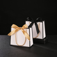 Petite quantité en commande, fabricant chinois CSMD, emballage prêt à expédier, sac cadeau blanc fantaisie pour emballage de cadeaux de mariage