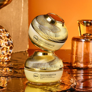 Crema Esencial Blanqueadora, Embellecedora, Hidratante, Antiarrugas y Reafirmante, que Reafirma la Piel - Product Image 3