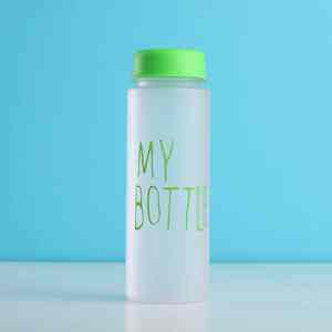 Gobelets en plastique réutilisables élégants et portables, de qualité alimentaire, avec couvercle, pour étudiants, sportifs, fitness, avec logos imprimés de dessins animés, fournis directement par l'usine - Product Image 4