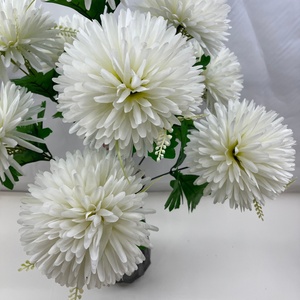 Bouquet <span class=keywords><strong>de</strong></span> chrysanthèmes artificiels en soie blanche, fausses fleurs <span class=keywords><strong>pompons</strong></span>, feuillage vert pour la décoration <span class=keywords><strong>de</strong></span> la maison, du vase, du mariage et des commémorations - Product Image 4