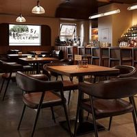 Ensemble de tables et chaises rétro, mobilier de restaurant, banquettes, tables à manger en bois pour bars, pubs, restaurants, cafés, salons de thé