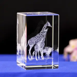 Venta al por mayor animales jirafa 3D cristal grabado jirafa regalos para regalos de recuerdo
