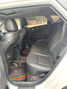Tucson 2023 con guida a sinistra, SUV ibrido turbo, interni in pelle scura, pneumatici R17, tetto apribile, modello per esportazione cinese - Product Image 4