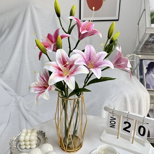 Centrotavola Decorativo di Alta Qualità con 2 Fiori di Giglio Artificiali Bianchi e Rosa a Tocco Reale - Product Image 1