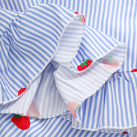 Nouvel ensemble deux pièces chic et décontracté de style coréen pour filles, composé d'un haut à manches courtes à imprimé fraises avec nœud et d'un short