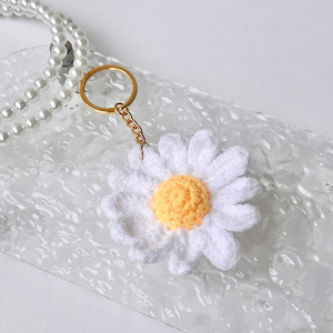 Porte-clés en forme de tournesol 3D en <span class=keywords><strong>laine</strong></span> crochetée <span class=keywords><strong>à</strong></span> la main, design anime, décoration florale, breloque de sac portable - Product Image 6