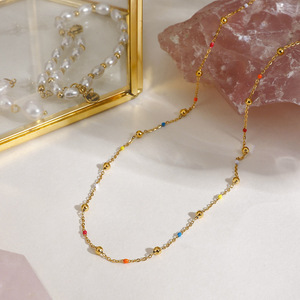 Collier délicat à perles colorées, chaîne en acier inoxydable plaqué or 14 carats, forme de boule, design géométrique, bijoux tendance - Product Image 3