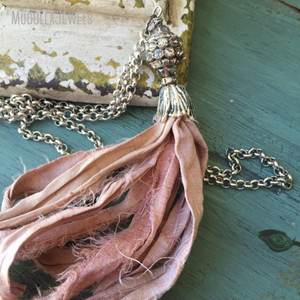 NM11402时尚纱丽丝绸流苏项链波西米亚帽流苏镀银系链项链女性2种颜色可供选择 - Product Image 2