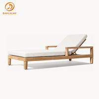 Chaise longue d'extérieur en teck massif avec coussin imperméable, lit de soleil en bois résistant aux intempéries avec accoudoirs pour piscine, jardin, villa