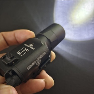 Lampe torche tactique SF X300U Ultra 500 lumens en alliage d'aluminium blanc avec interrupteur à pression, garantie de 2 ans pour la sécurité en extérieur - Product Image 2