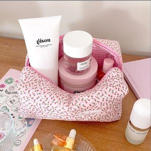 Großhandel Frauen Reise Kultur beutel Hochwertige Reiß verschluss Toiletten artikel Baumwoll taschen Handgemachte kleine Blumen taschen - Product Image 4