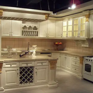 ארון מטבח בסגנון אמריקאי בצבע לבן מעץ מלא