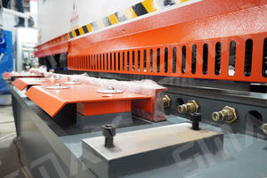 Cizalla Hidráulica de Guillotina SMAX QC12K Semiautomática Multifuncional para Metal, Espesor de Corte 4mm x Ancho 2500mm - Product Image 5