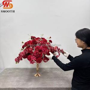 Centro de Mesa Floral Clásico SMOOTH en Rojo Borgoña con Rosas y Orquídeas, Decoración Floral Personalizada para Bodas - Product Image 2