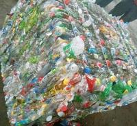 Machine à écoper les bouteilles de 30 tonnes, écope verticale hydraulique pour machine à emballer les tissus en plastique d'occasion