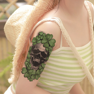 Adesivo per Tatuaggio Temporaneo Impermeabile Personalizzato per la Festa Nazionale Irlandese, Design con <span class=keywords><strong>Quadrifoglio</strong></span> Verde e Teschio, Logo Personalizzato per Corpo e Braccia - Product Image 3