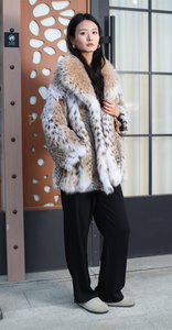 <span class=keywords><strong>Manteau</strong></span> de fourrure motif léopard à grand col de haute qualité <span class=keywords><strong>manteau</strong></span> de fourrure de lynx russe <span class=keywords><strong>court</strong></span> <span class=keywords><strong>manteau</strong></span> de vison en fourrure de lynx pour femmes avec ficelle réglable - Product Image 4