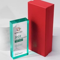 Vente en gros de trophées de conférence en cristal coloré design créatif certificat de plaque de trophée d'honneur d'employé exceptionnel personnalisé