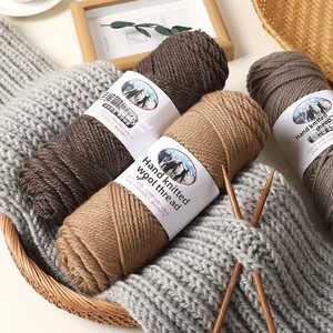Laine peignée australienne importée, teinte, de grosseur moyenne, épaisse, pour tricot à la main : pulls, vêtements d'extérieur, écharpes, châles, gilets - Product Image 1