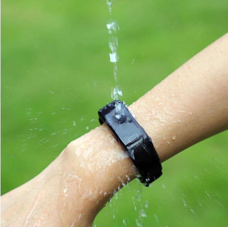 Gnstige wiederaufladbare BLE Vibration Handgelenk Uhr IP67 wasserdicht