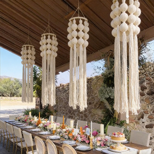 Lampadario Boho Minimalista Intrecciato Oversize Bianco con Sfere in Macramè per Location di Matrimoni di Lusso - Product Image 2