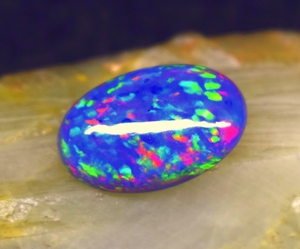 Piedra Preciosa Suelta de Ópalo Multifuego Natural de Alta Calidad Z. R. GEMS & JEWELLERY de 5.3 CT, Cabujón de 16.9*11.2*5.7 mm para la Fabricación de Joyas - Product Image 2