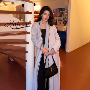 Hafizah Nova Abaya Solta Branca e Preta com Borda Costurada, Cardigã Longo Elegante para Mulheres Muçulmanas, Atacado - Product Image 1