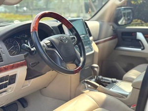 <span class=keywords><strong>2018</strong></span> para SUV Automático Gasolina 4L 50001-75000 Millas LED Volante a la Izquierda Neumáticos R17 Asientos de Tela con Iluminación Interior - Product Image 6