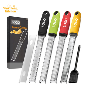<span class=keywords><strong>Grattugia</strong></span> Manuale con Lama Extra Affilata in Acciaio Inox per Limoni, Parmigiano, Cioccolato, Formaggio e Agrumi con Copertura Protettiva - Product Image 1