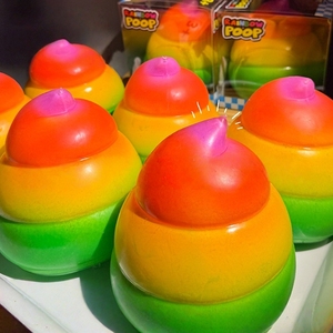 ของเล่นบีบยืดหยุ่นรูปอุจจาระสีรุ้งขนาดใหญ่ ของเล่นบีบคลายเครียด บรรจุแป้ง สำหรับเด็กและผู้ใหญ่ - Product Image 4